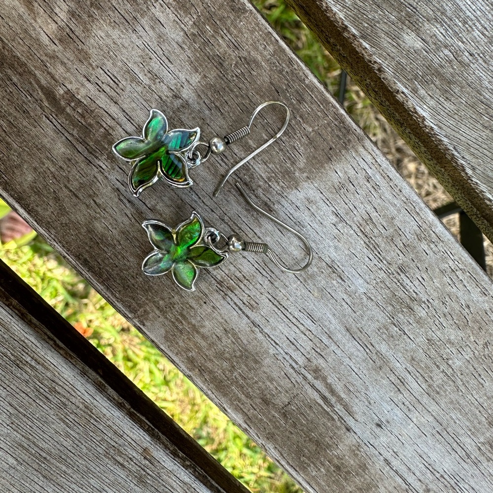 Women’s earrings,silver tone,green enamel